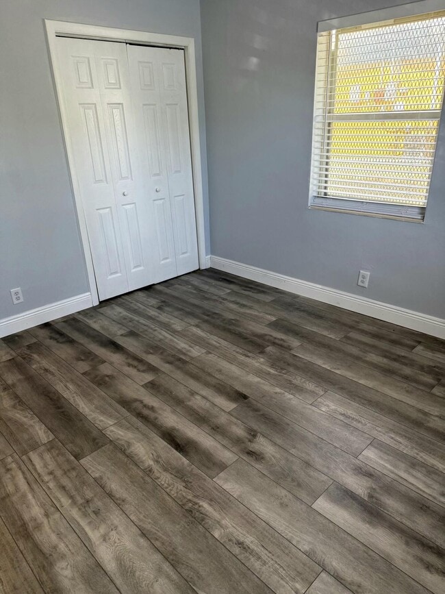 Building Photo - 1564 W 28th St