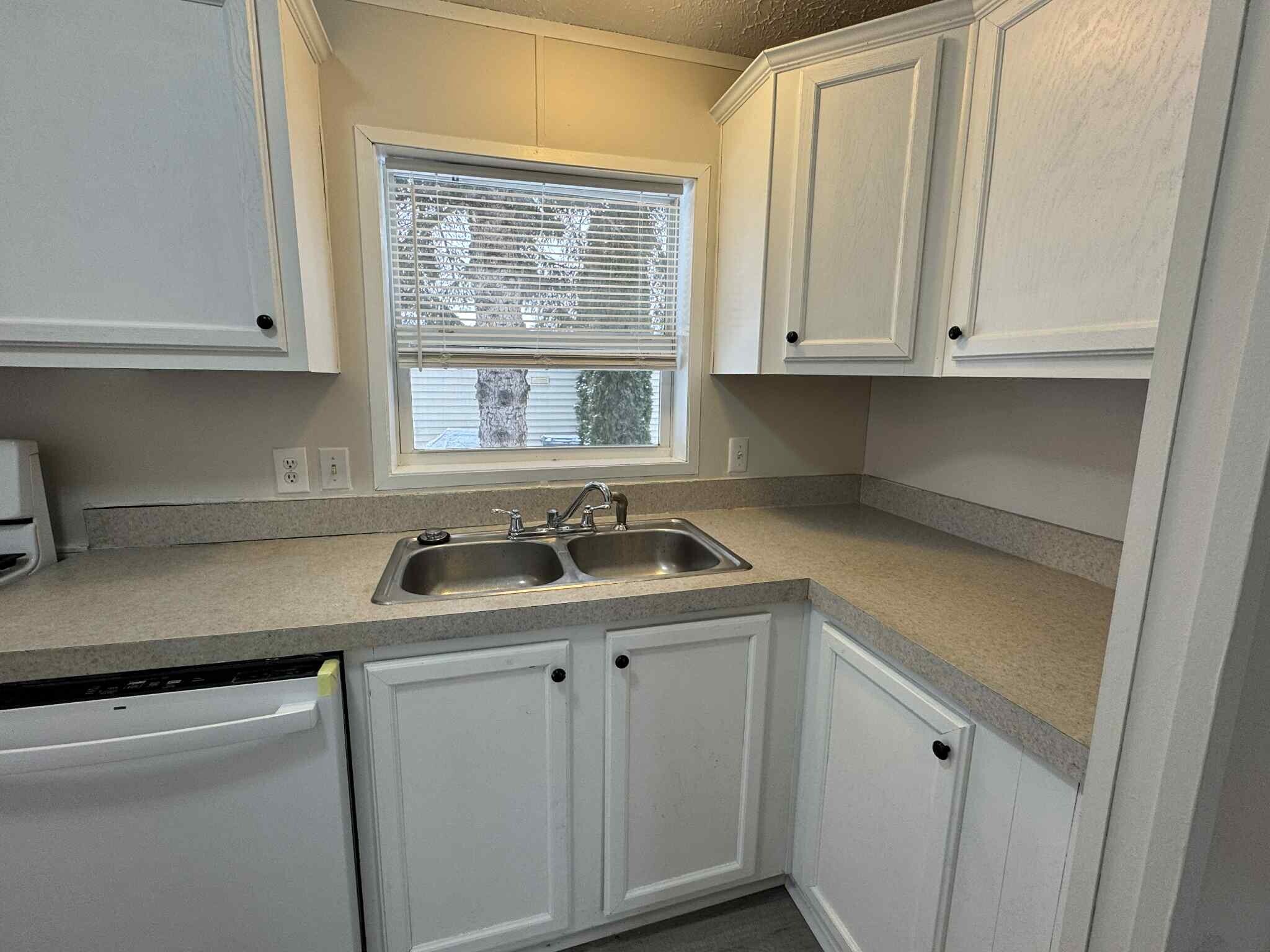 Building Photo - 2020 Marmoor Dr