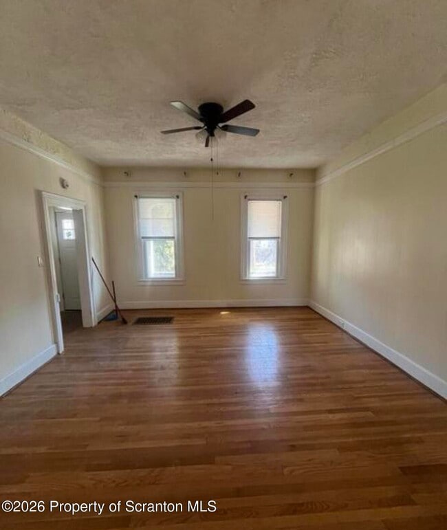 Building Photo - 1351 Capouse Ave