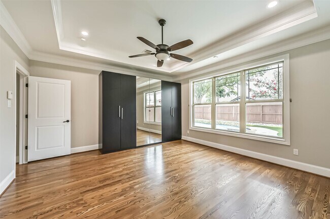 Building Photo - 1317 Chantilly Ln