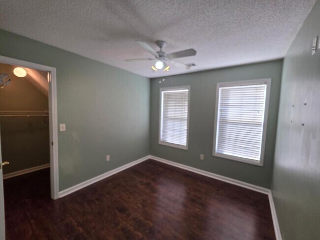 Building Photo - 1145 Chateau Terrace