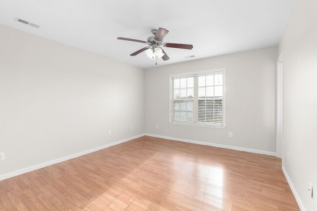 Building Photo - 131 Cherry Grove Dr