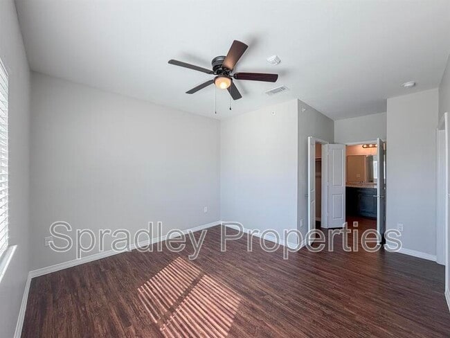 Building Photo - 1124 W Ave O