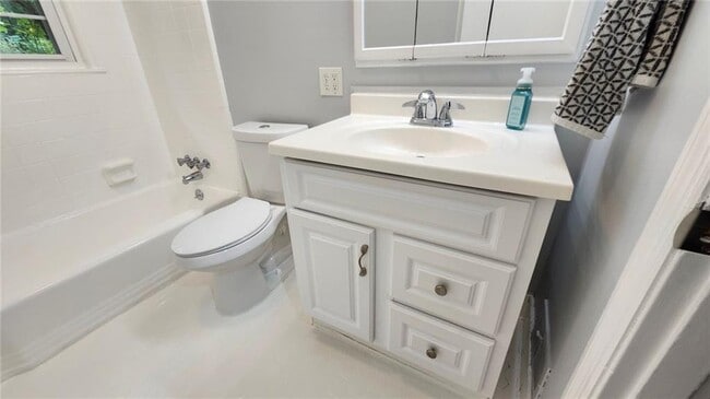 Building Photo - 1172 Camellia Dr