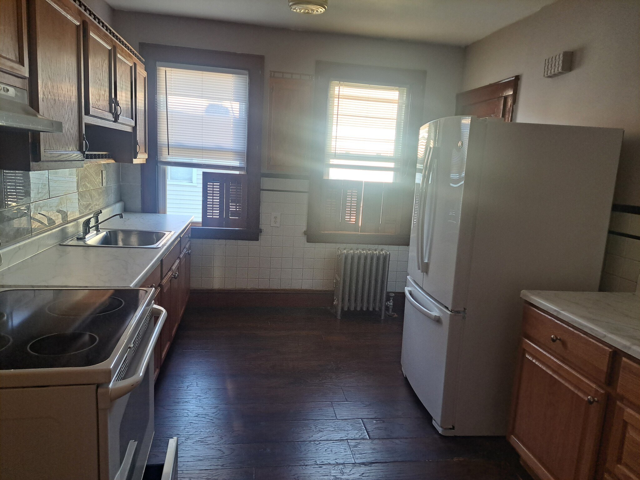 Building Photo - 73 Birdsey St