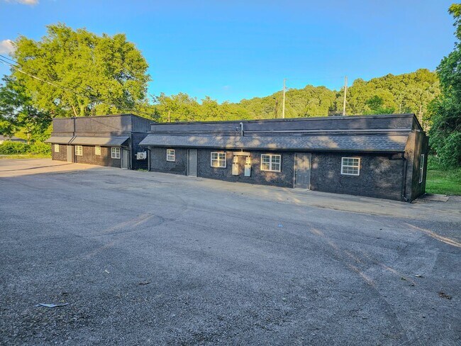 Building Photo - 4330 Mansion Ave SE