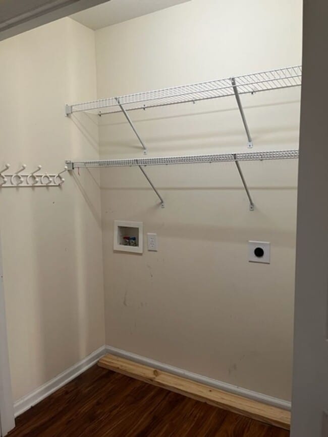 Building Photo - Three Bedroom Two Bath Home with Frog