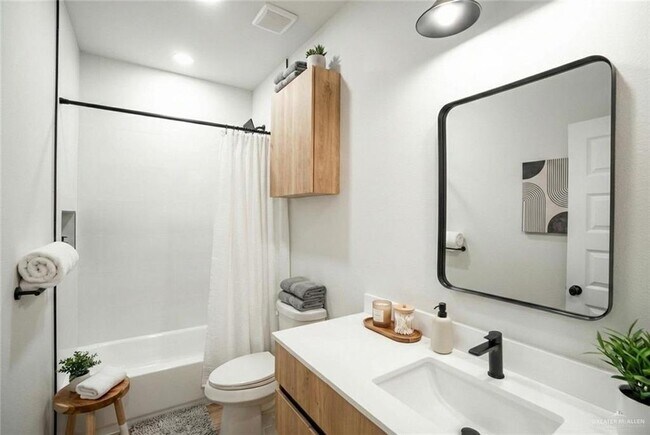 Building Photo - 13 N 23rd St