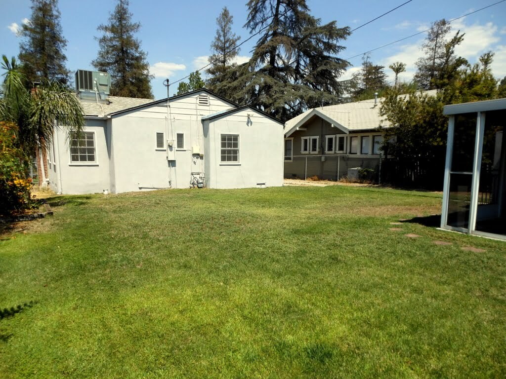 Building Photo - 926 Campus Ave