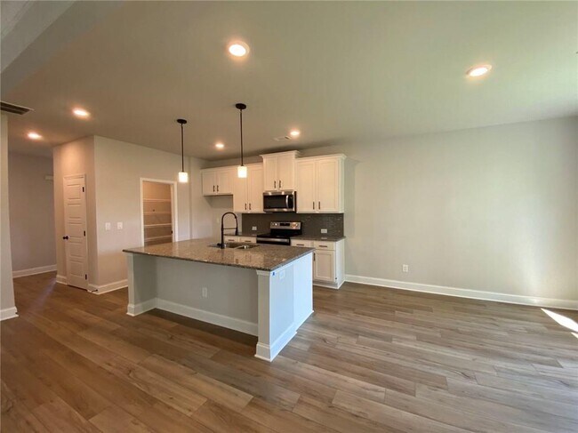 Building Photo - 5037 Silver Fox Trl