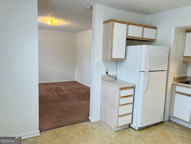 Building Photo - 42 Robinson St