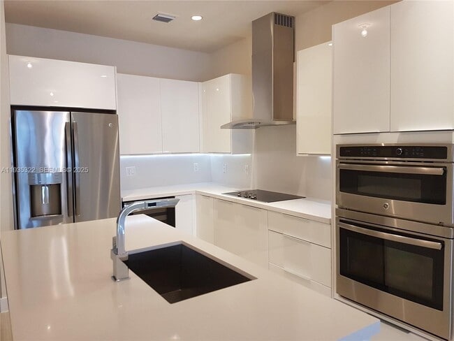 Building Photo - 10245 NW 63rd Terrace