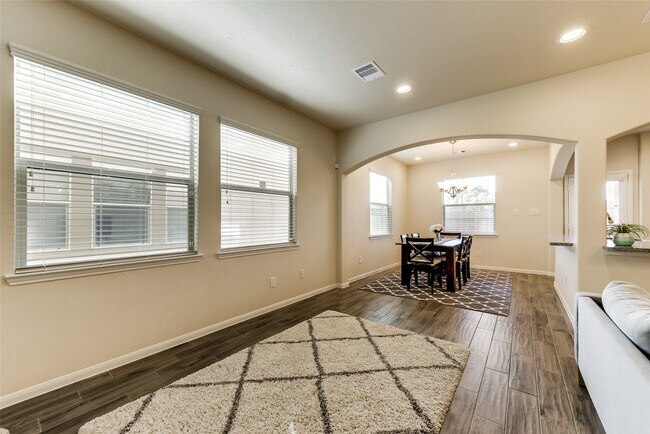 Building Photo - 8407 Hawthorn Vly Ln