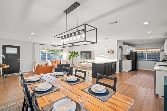 Building Photo - 3207 N 69th Pl