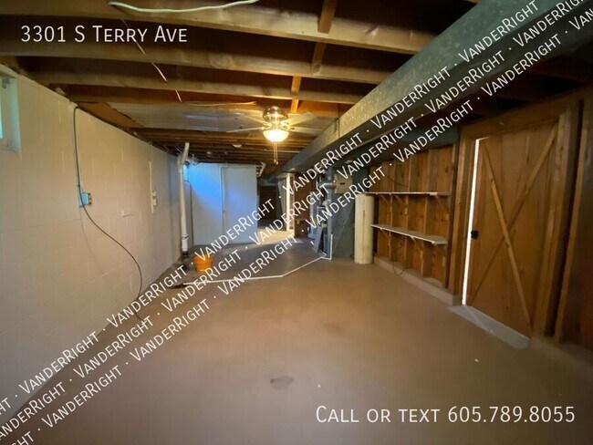 Building Photo - 3301 S Terry Ave