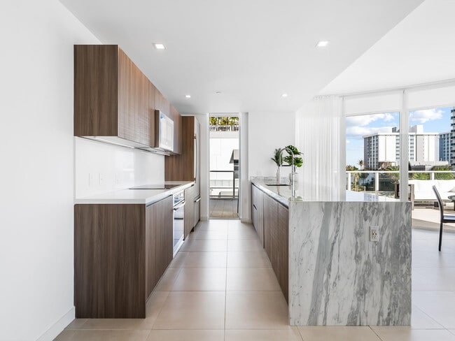 Building Photo - 401 N Birch Rd