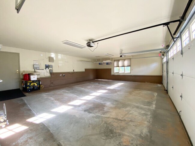 Building Photo - Great Home For Rent