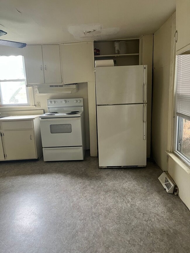 Building Photo - 2-3 Bedroom, 1 Bathroom Detached House in Shippensburg