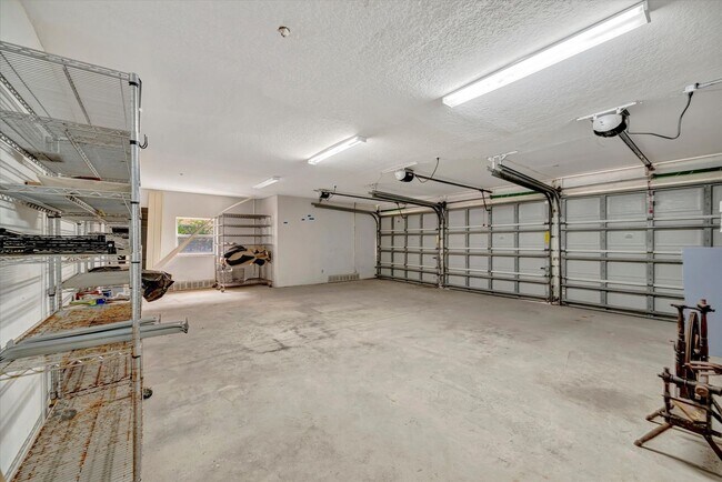 Building Photo - Stunning Annual Rental: Luxury Coastal Liv...