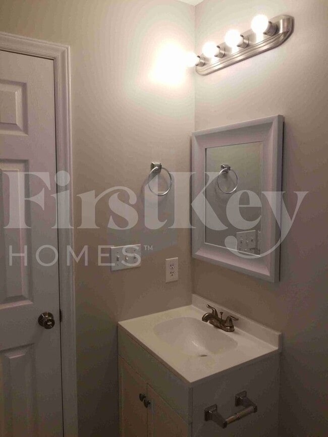 Building Photo - 3380 Chadbury Dr NW