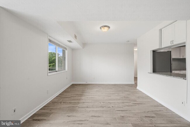 Building Photo - 5340 Holmes Run Pkwy