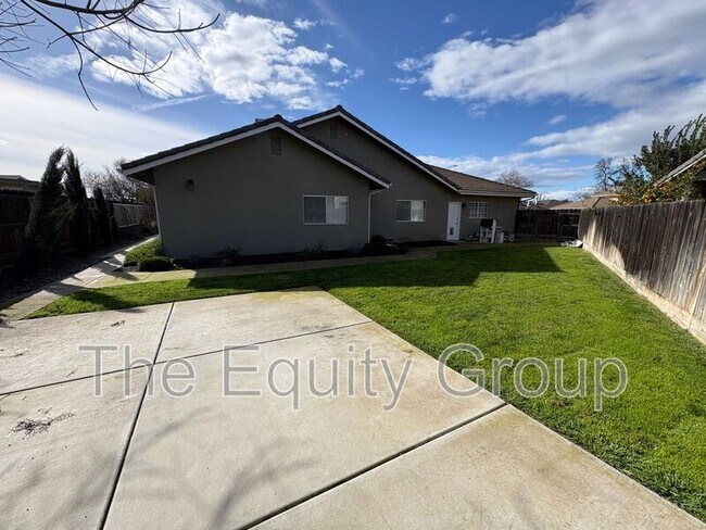 Building Photo - 540 W Birch Ct