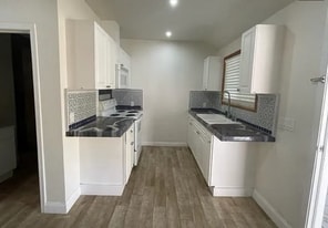 Building Photo - 2131 Park Way