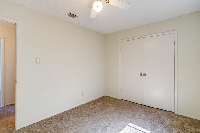 Building Photo - One side of 2 story duplex available-  3 b...