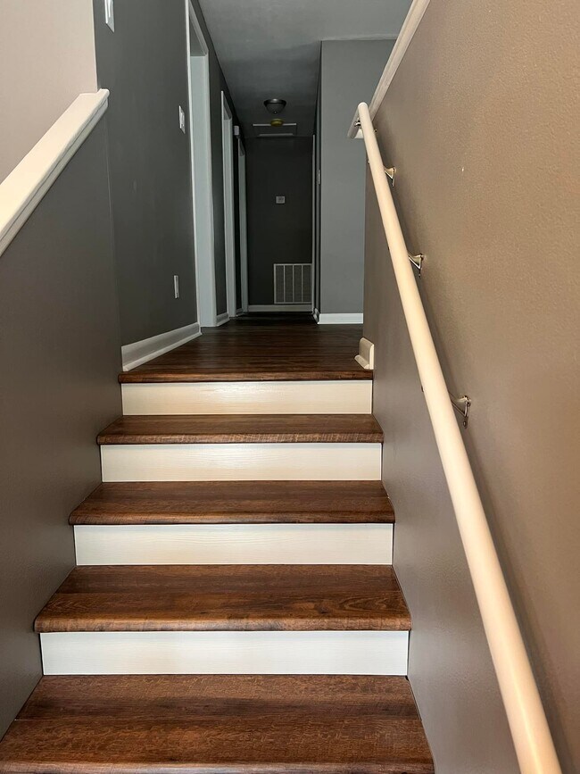 Building Photo - 620 1st St SE