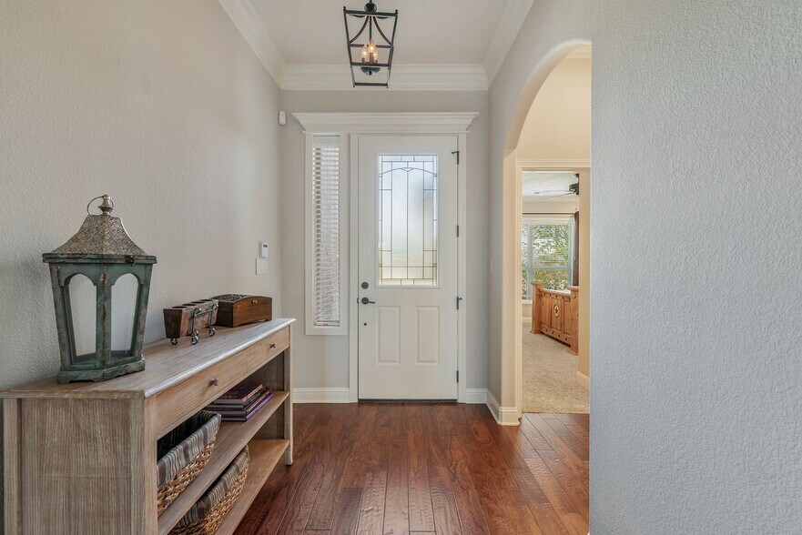 Building Photo - Available August 2026! Beautiful home in the Carters Crossing subdivision!