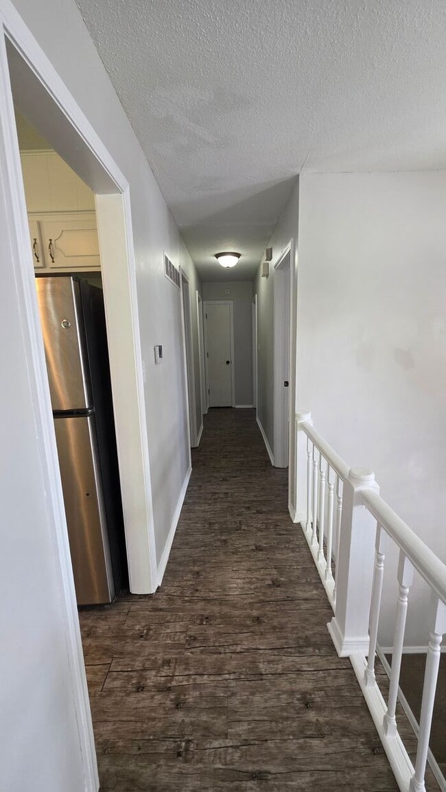 Building Photo - Welcome home to this beautiful Blue Spring...