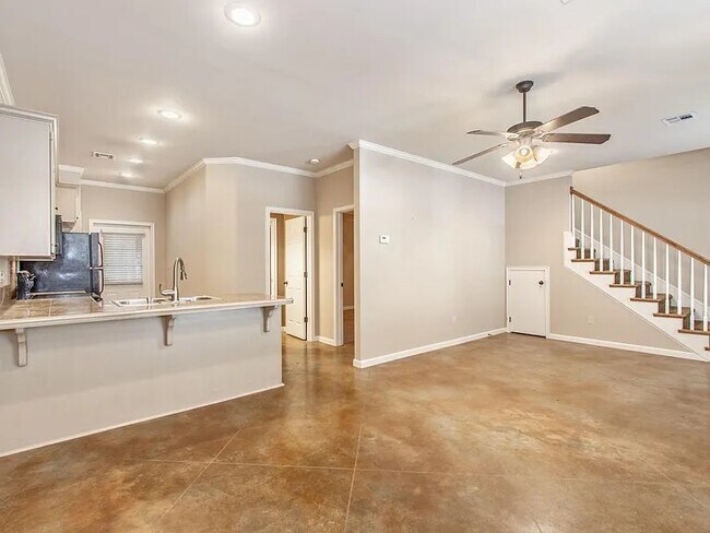 Building Photo - 120 Deraney Ln