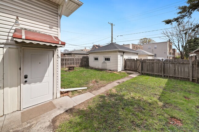 Building Photo - 616 Circle Ave