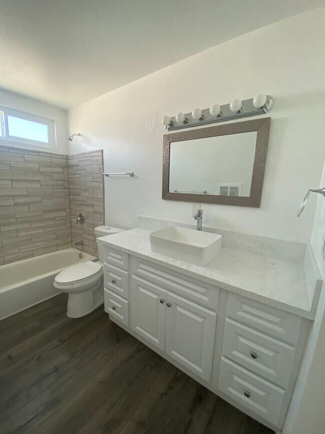 Building Photo - 34102 La Serena Dr