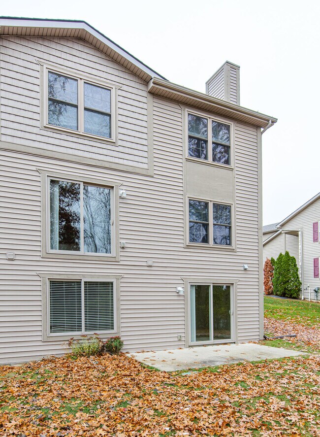 Building Photo - 324 Stratford Ln