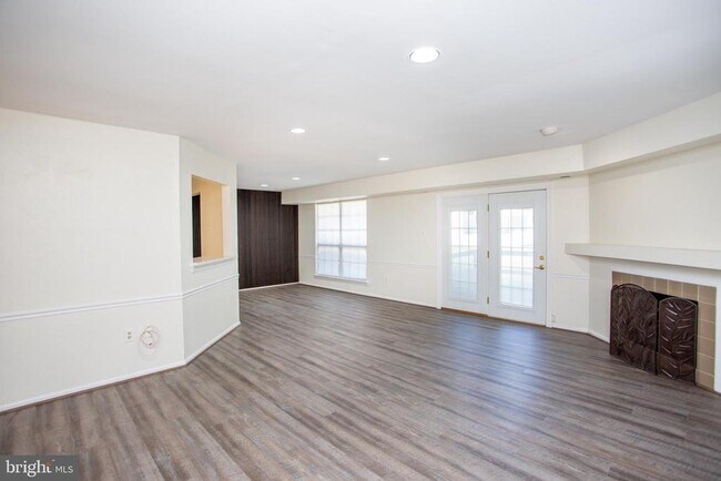 Building Photo - 1739 McNelis Dr