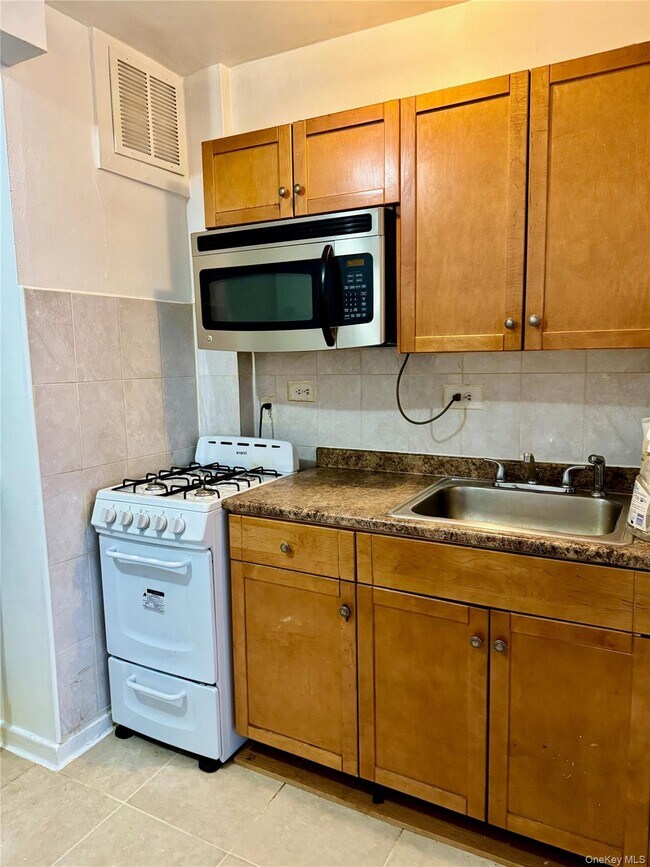 Building Photo - 144-46-138Ave 38th Ave