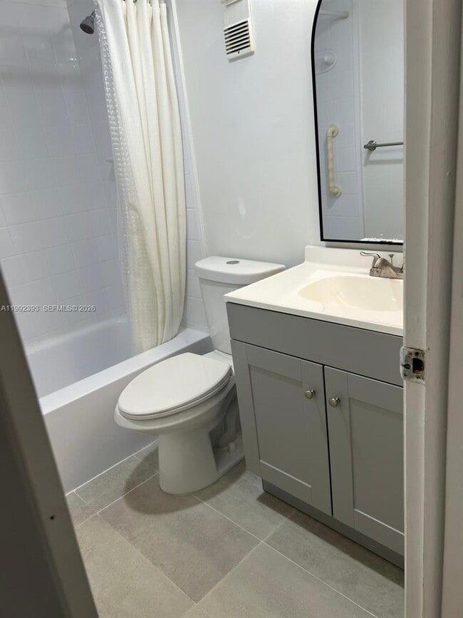 Building Photo - 1811 Sabal Palm Dr