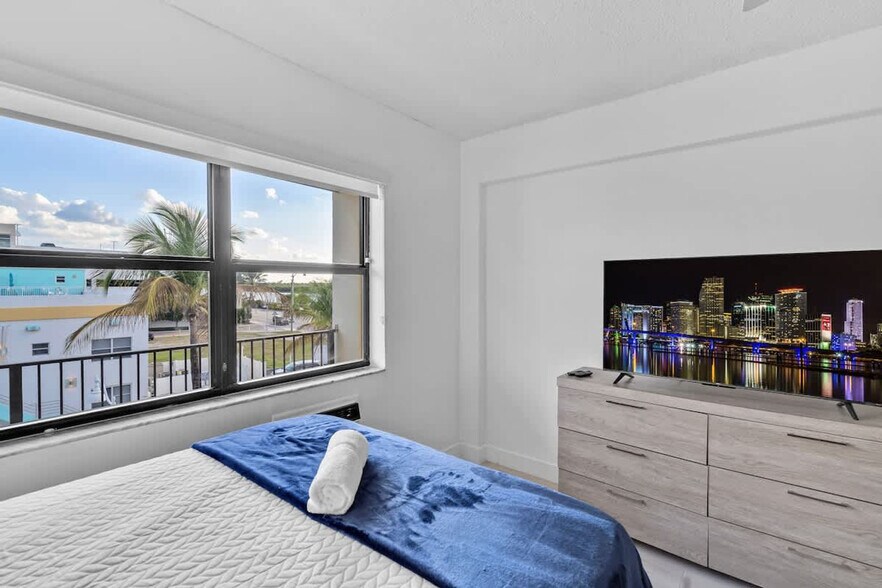 Building Photo - 321 Wilson St