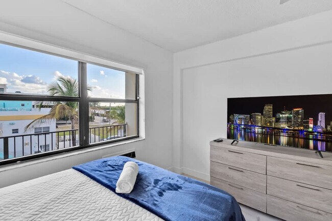 Building Photo - 321 Wilson St