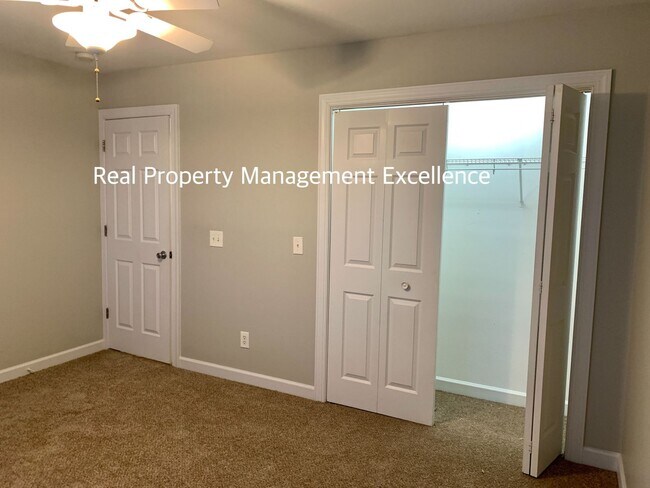 Building Photo - Spacious Corner Lot Ranch in Princeton, Fe...