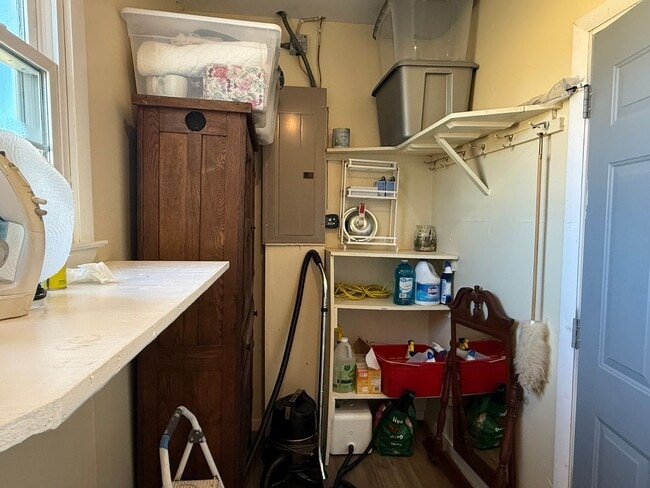 Building Photo - Intro to Homesteading! 3/1 furnished Property for rent