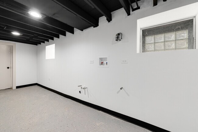 Building Photo - 10205 S Yale Ave