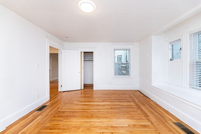 Building Photo - 5 Chauncy St