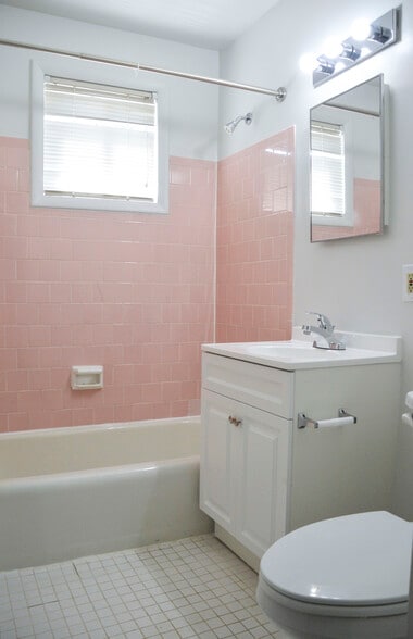 Building Photo - 3301 C St SE