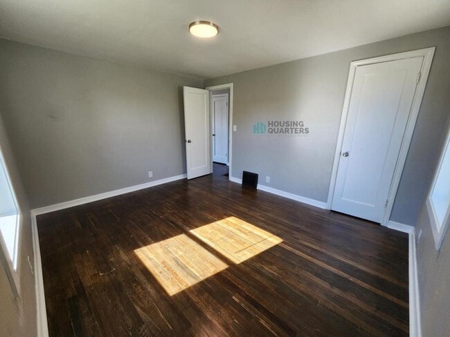 Building Photo - 2528 W Wabash Ave