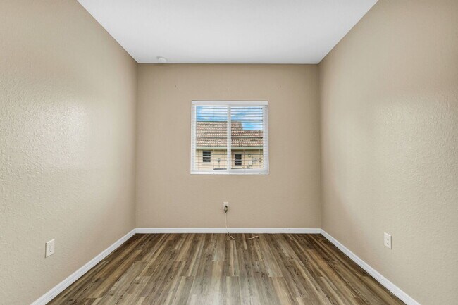 Building Photo - "Charming 2-Bed, 2-Bath with Granite Finis...