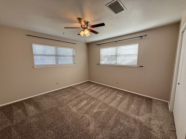 Building Photo - 2507 Camarie Ave