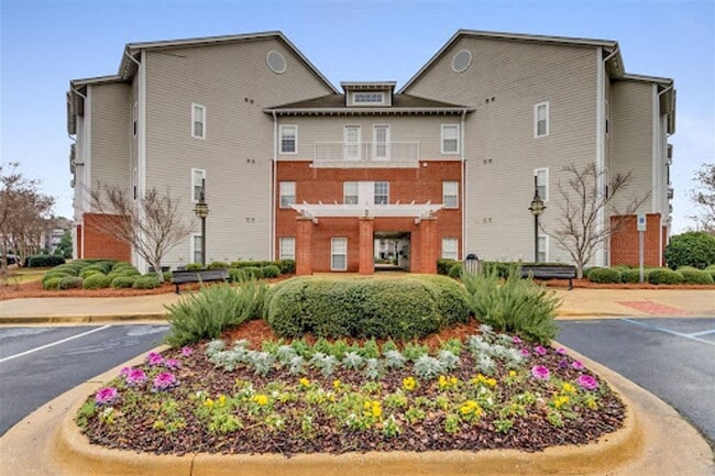 Building Photo - Nice 2 Bed 2 Bath Available Fall 2025!