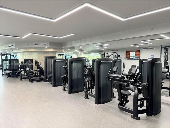 Building Photo - 400 South Pointe Dr